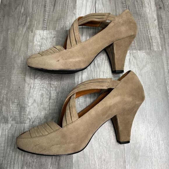 Gentle Souls Remody Suede Peep Toe Pumps Heels Balletcore Reto Fits Like a 7 - Picture 2 of 8